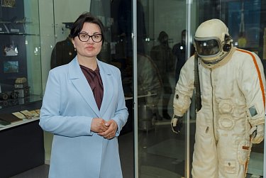 Скафандр, куртка и «Волга»